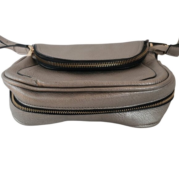 Silver Front Flap Expandable Crossbody Bag Purse. Faux Leather Adjustable Strap. - Picture 8 of 11
